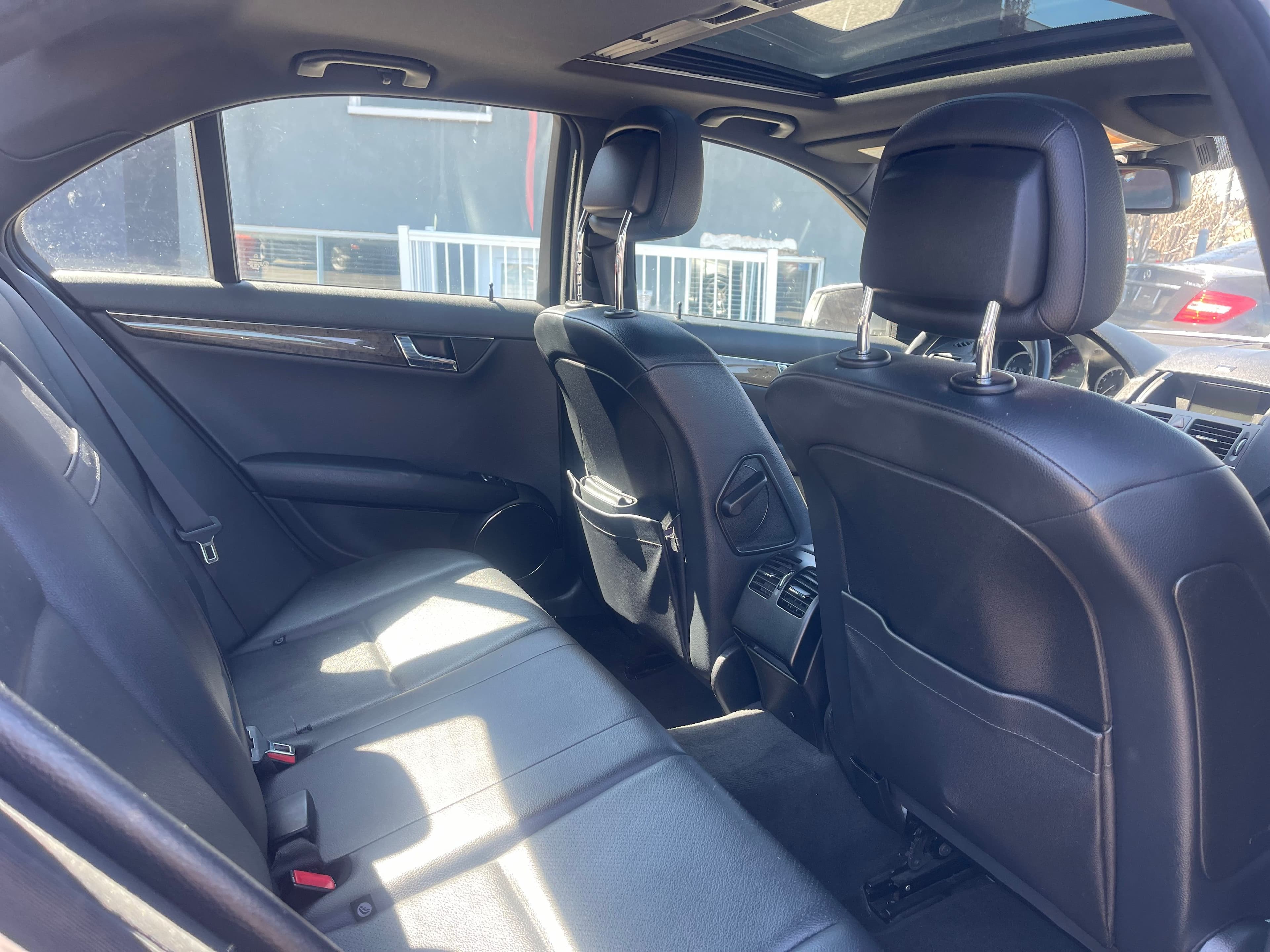 Mercedes-Benz C-Class 2011 - Image 17